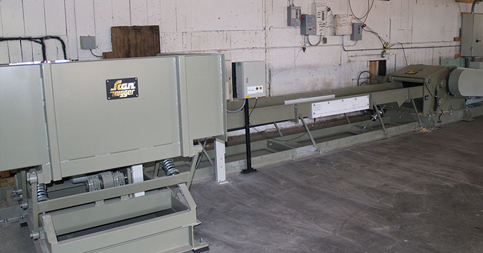 Scanhugger-vibration-table-and-vitration-band-for-transportation-of-wood-offcuts-to-shredder Material Handling